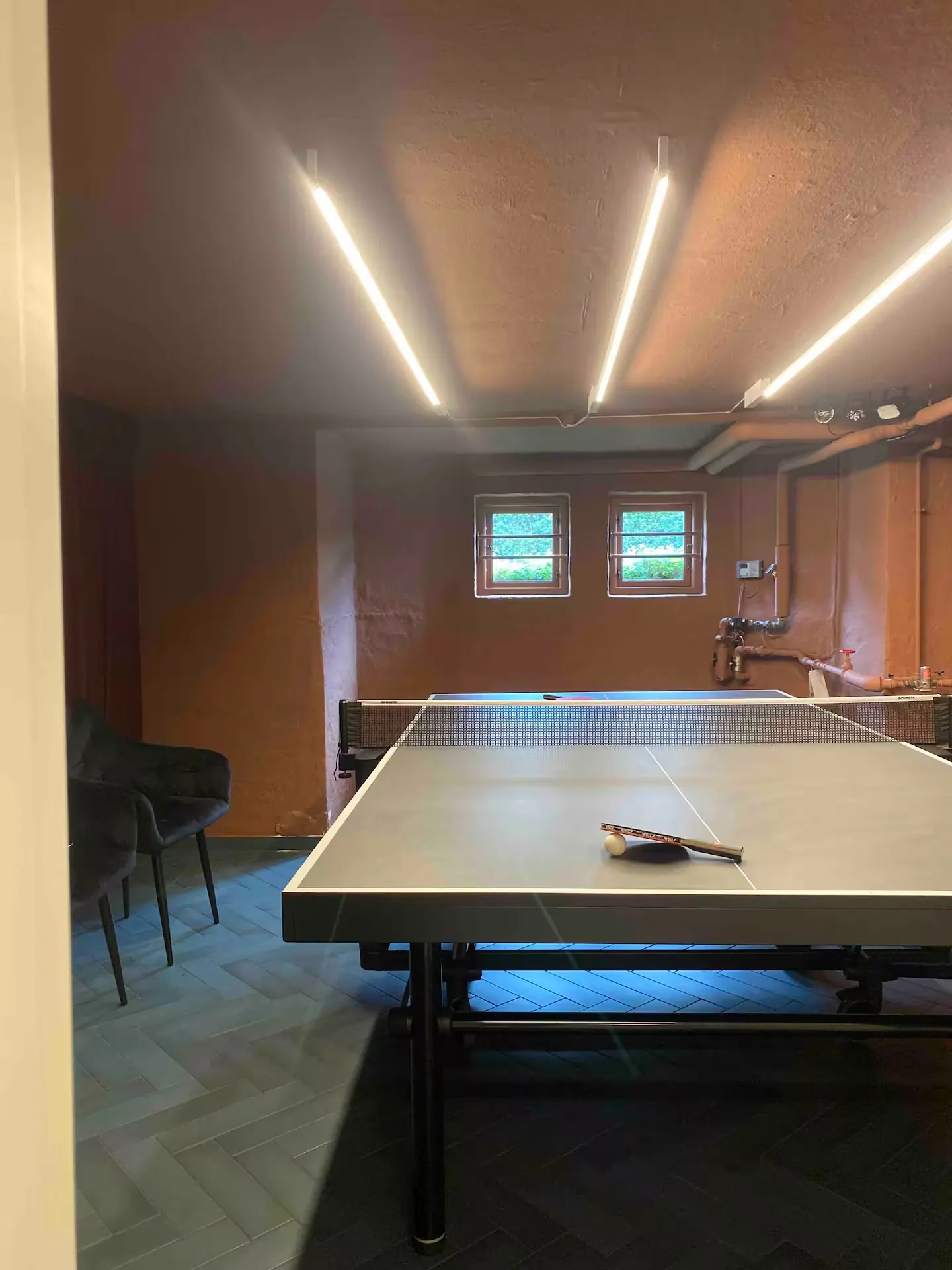 Bordtennisrummet i kælderen